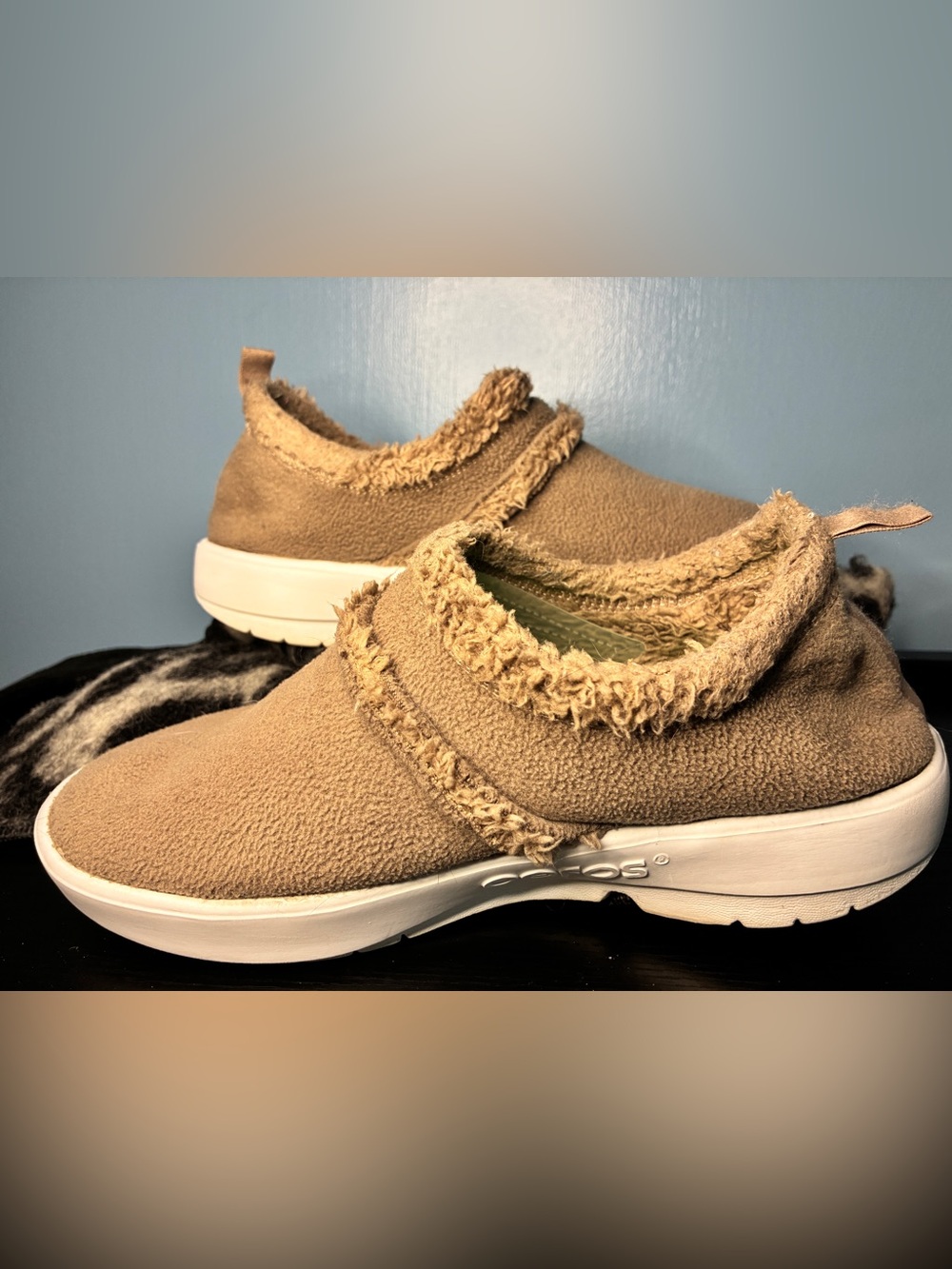 OOFOS Women's Slip-On Cozy Slipper in Tan
